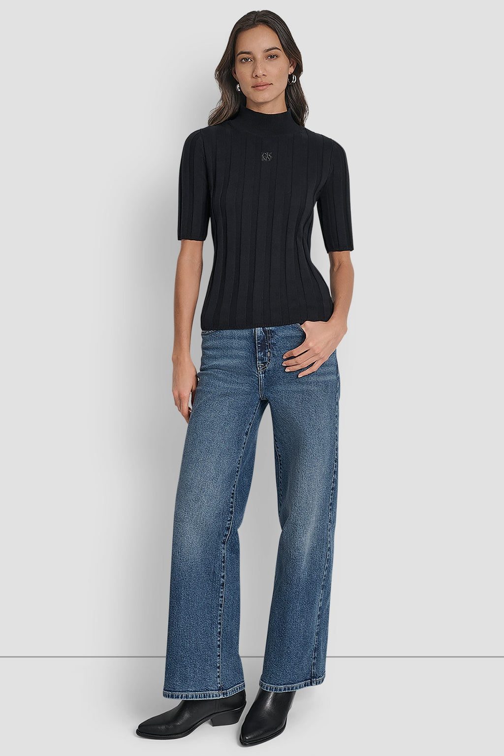 ELBOW SLEEVE WIDE RIB MOCK NECK WITH LOGO PATCH